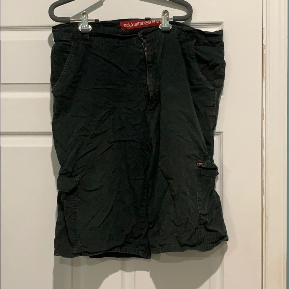 W38 Black Cargo Shorts